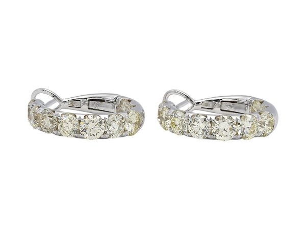 18K white gold diamond earrings, front view 18K white gold diamond earrings, front view