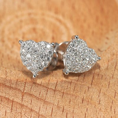 18K white gold diamond earrings, detail view