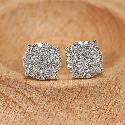 18K white gold diamond earrings, detail view 18K white gold diamond earrings, detail view