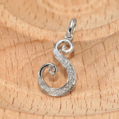 18K white gold diamond pendant, detail view 18K white gold diamond pendant, detail view