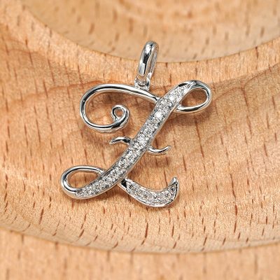 18K white gold diamond pendant, detail view 18K white gold diamond pendant, detail view