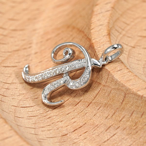 18K white gold diamond pendant, angle view