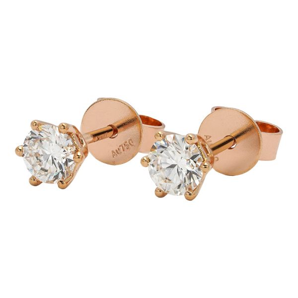 18K yellow gold diamond earrings, detail view 18K yellow gold diamond earrings, detail view